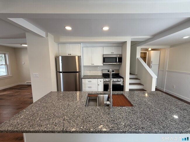 Building Photo - 98 E Elm St