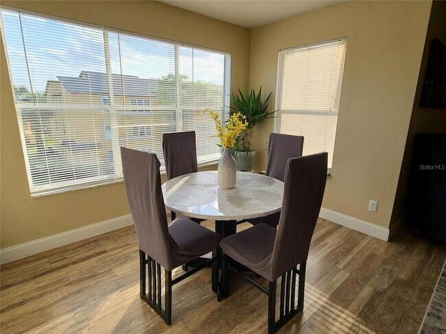 Foto del edificio - 4630 Commander Dr