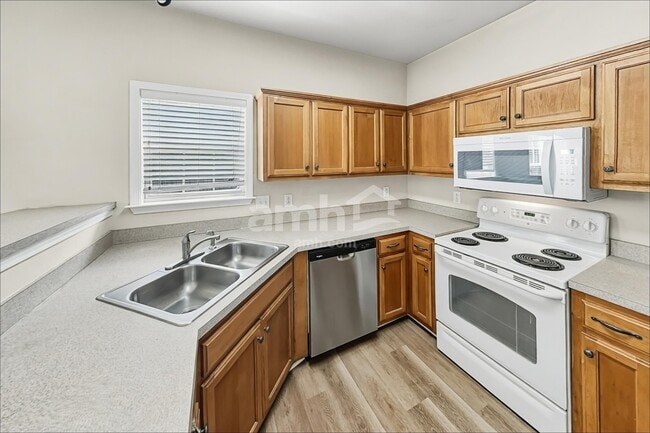 Building Photo - 4010 Farmville Ct