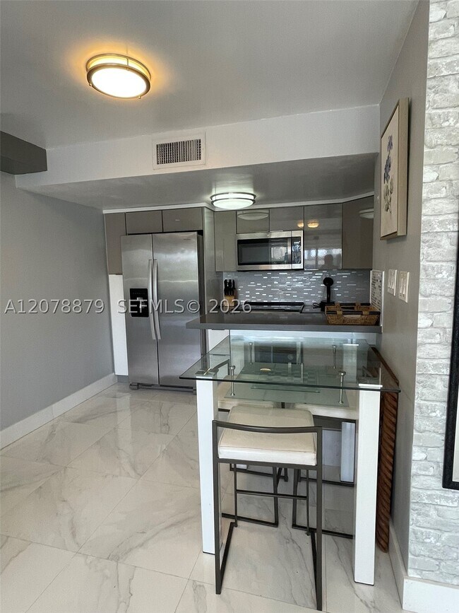Foto del edificio - 1740 NW N River Dr