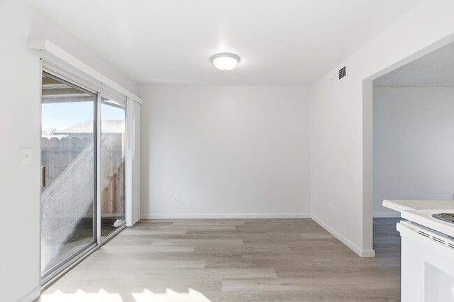 Building Photo - 1504 Rose Ave