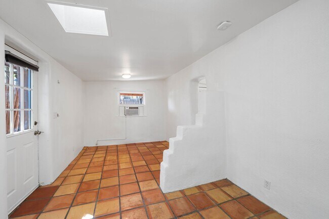 Foto del edificio - Quaint Studio in Prime Location