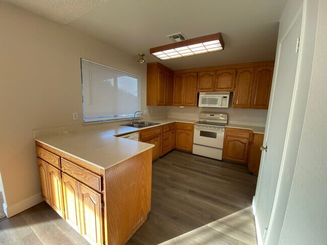 Foto del edificio - Move in Special see AD