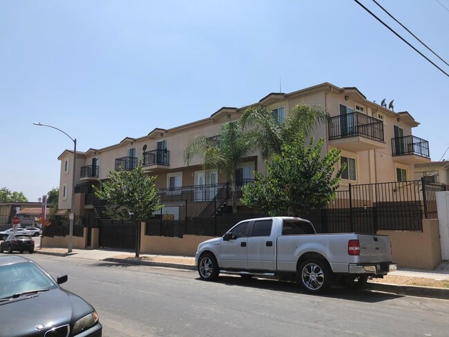 Building Photo - 4703 Beverly Blvd