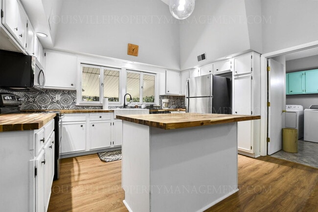 Foto del edificio - 6220 Applegate Ln