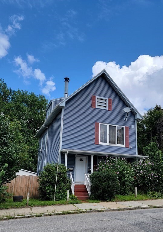 11 Henchman St Unit 2, Worcester, MA 01605 Room for Rent in Worcester