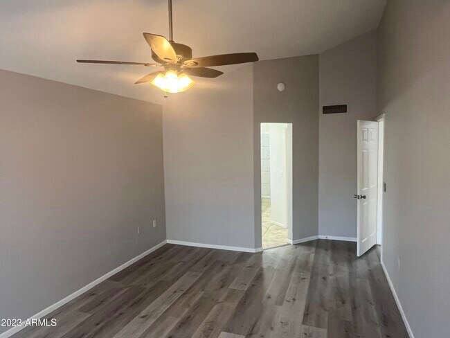 Building Photo - 1241 W Calle Del Norte