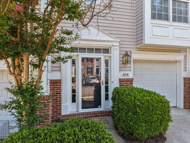Building Photo - Spacious 3 Story Townhome Located in the Heart Raleigh! Available Now!
