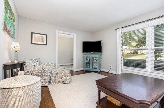 Foto del edificio - 4901 Stonehill Dr