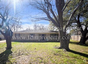 Building Photo - 211 Stonegate Dr