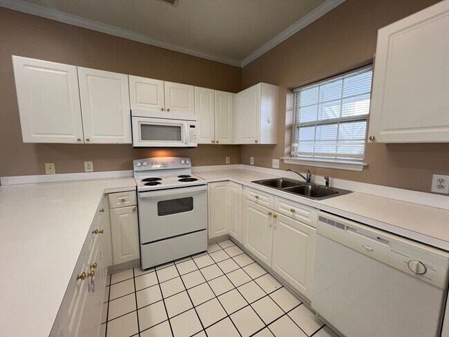 Foto del edificio - 4868 Dahlia Ct