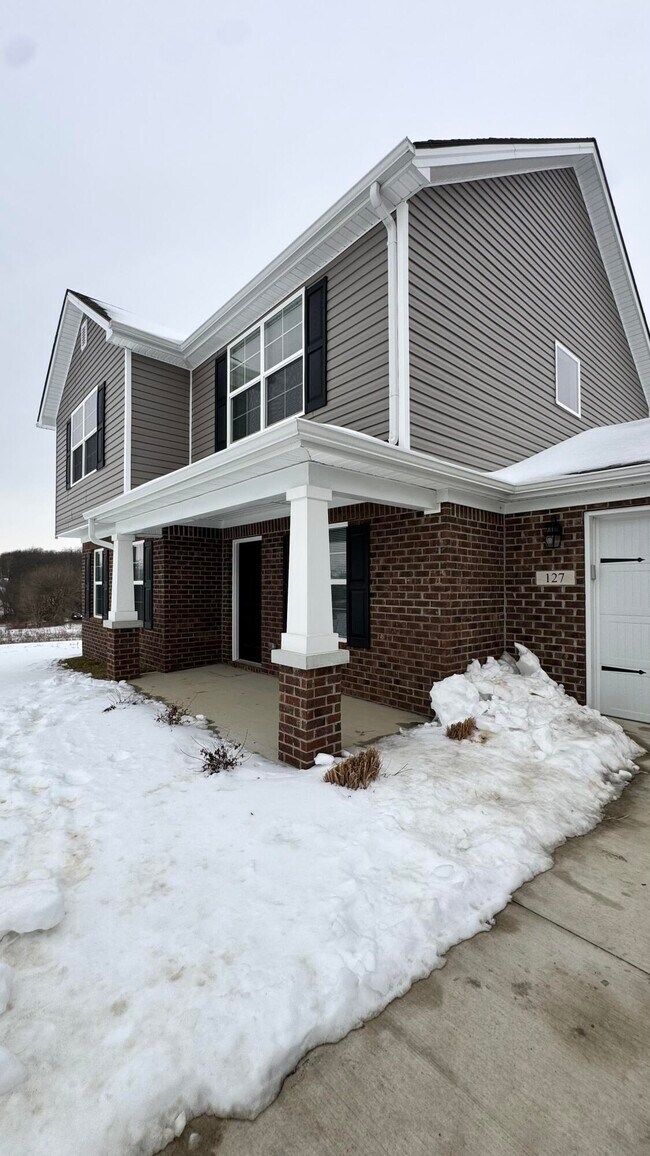 Building Photo - 127 Landry Ln