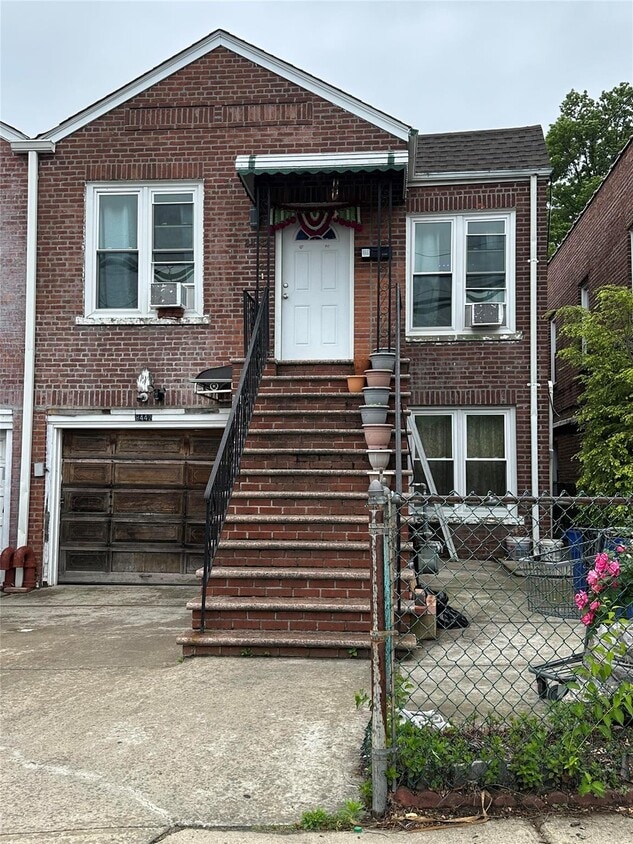 Foto principal - 82-42 Little Neck Pkwy