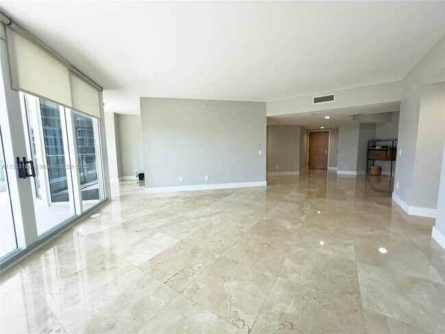 Foto del edificio - 21055 Yacht Club Dr