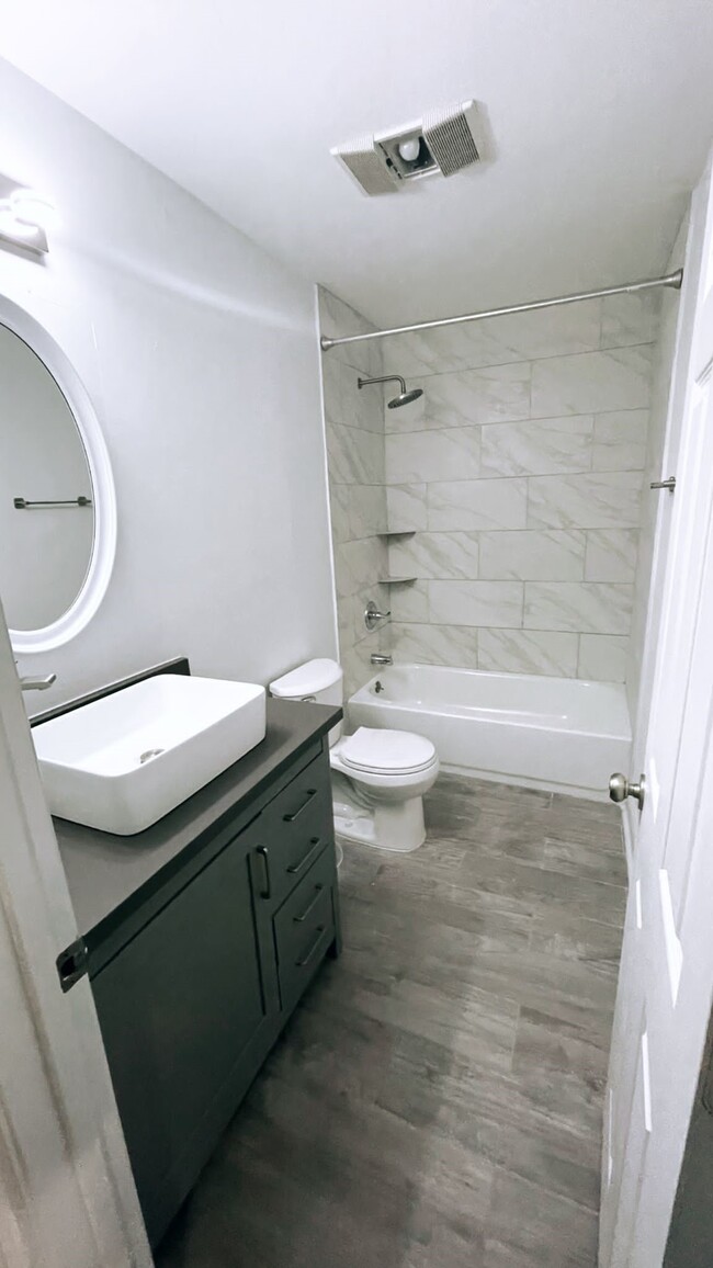 Foto del edificio - Fully updated 2bd 1bath Apt