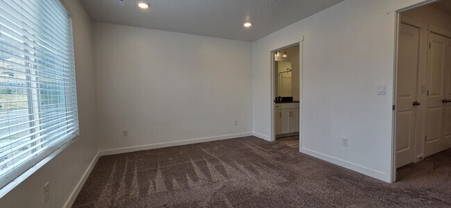Building Photo - 8522 W Cordero Dr