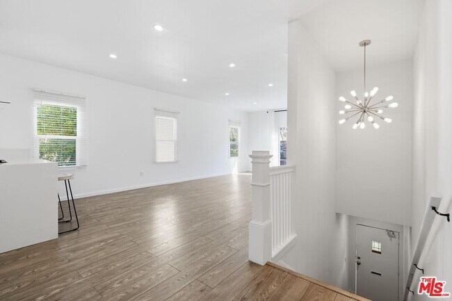 Building Photo - 455 Rexford Dr