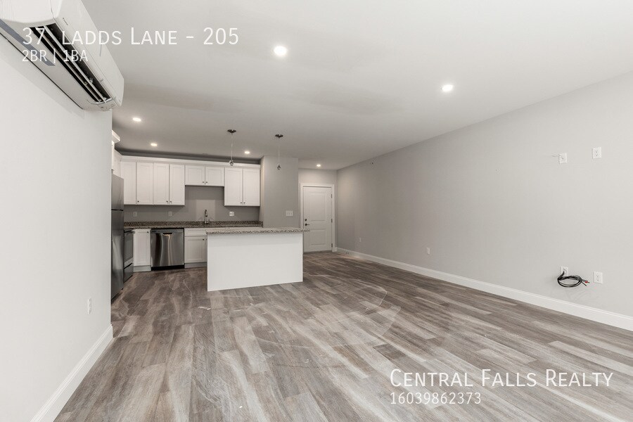 Foto principal - 2 Bedroom Available Now !