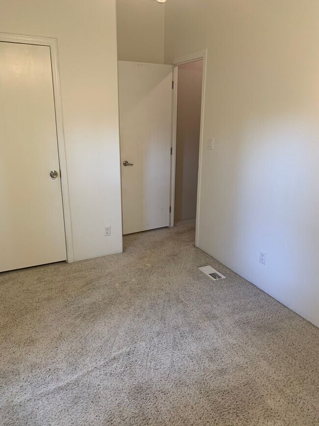 Foto del edificio - 2544 Coronado Ave