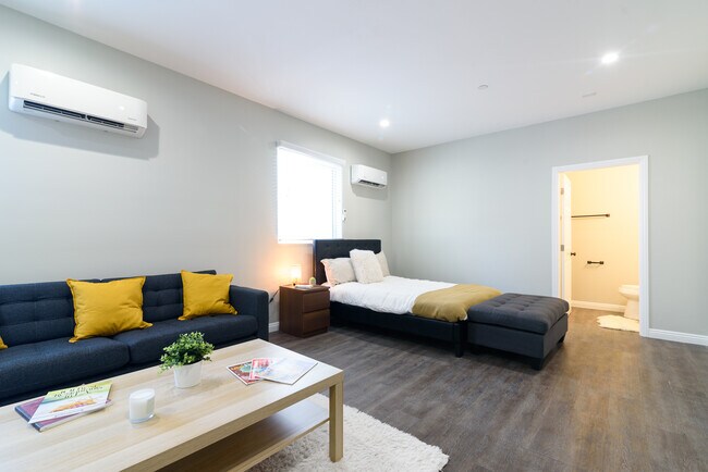 Foto del edificio - 1164 W 24th St