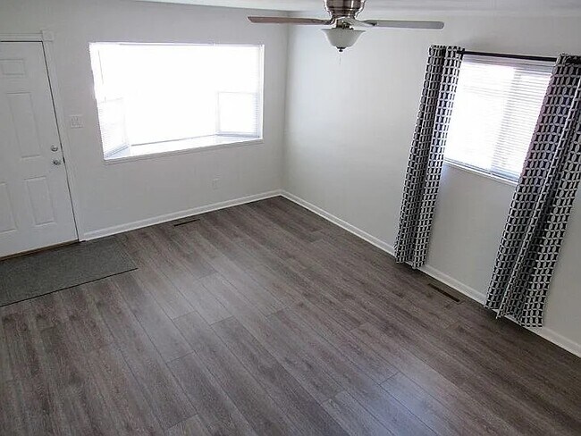 Living Room - 917 Pioneer Ln