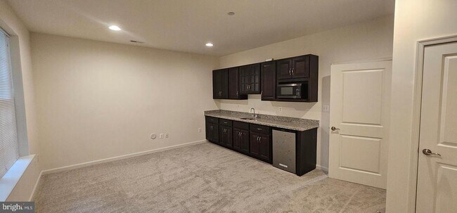 Building Photo - 156 Ironwood Ct