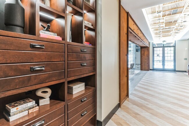 Foto del edificio - Hawkins Press - Disposition