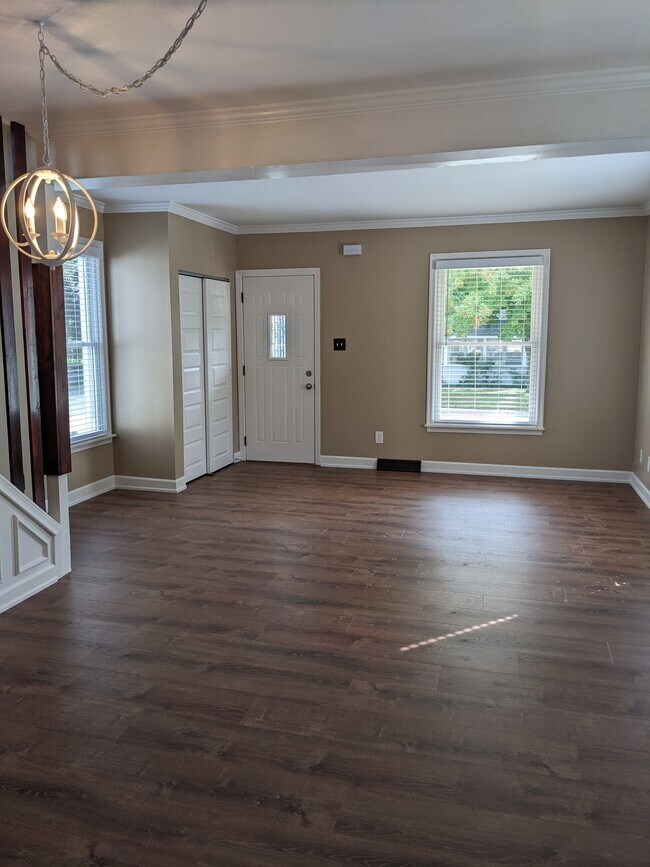 Sala de estar/comedor abierta - 859 Irvin St