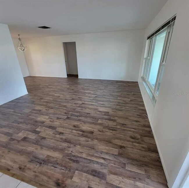 Building Photo - 4028 Mainlands Blvd N