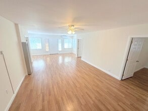 Building Photo - 1528 3/4-1524 Alexandria Ave