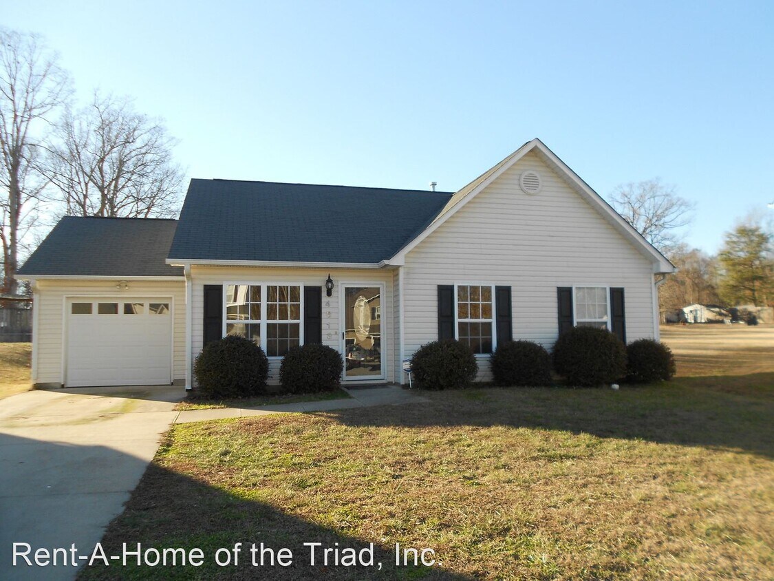 Primary Photo - 3 br, 2 bath House - 4613 Mallard Creek Drive