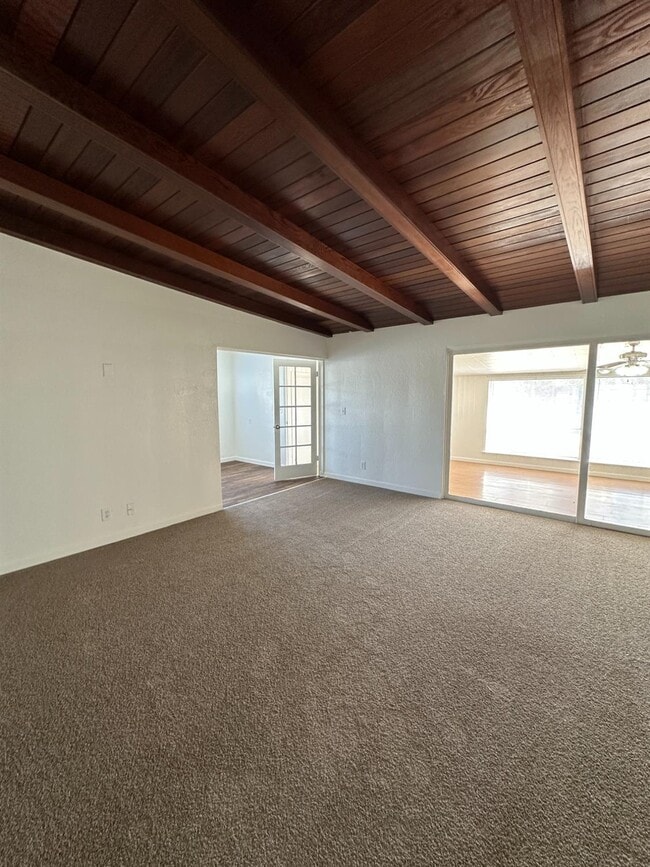 Building Photo - 3046 E Robinson Ave