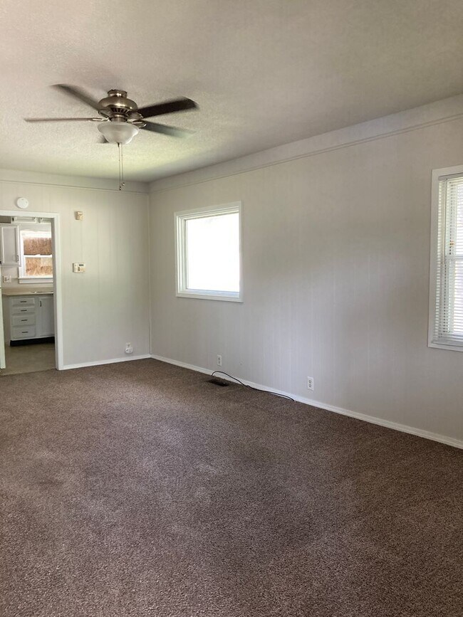 Foto del edificio - Roomy 2 bedroom with garage