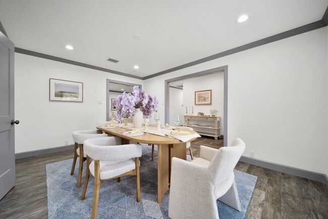 Building Photo - 10042 Briar Forest Dr