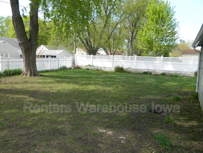 Building Photo - 5905 College Ave