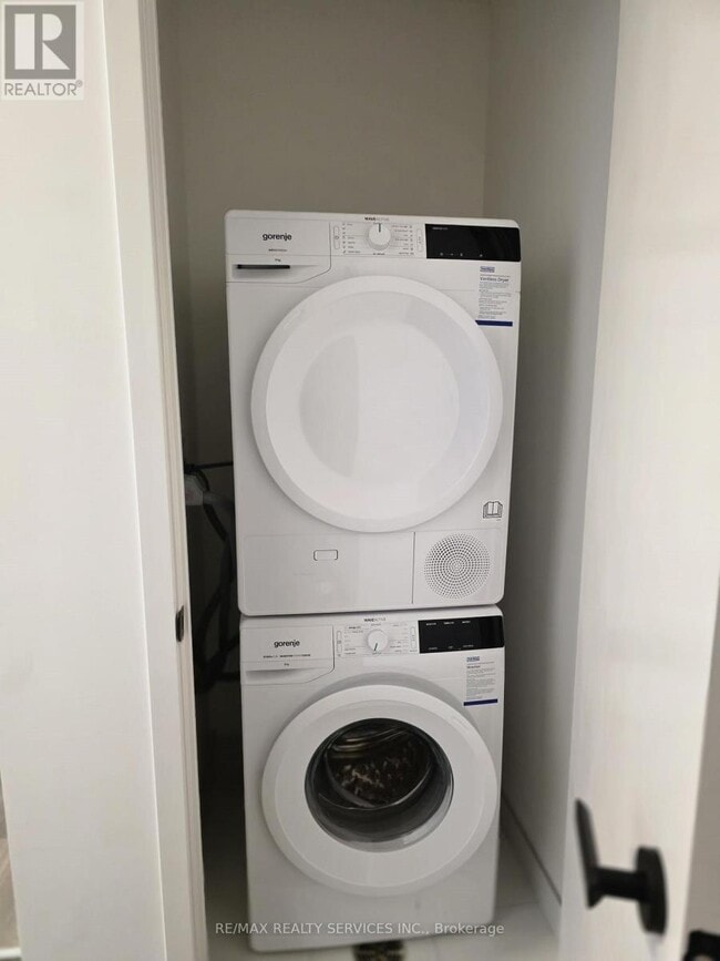 Building Photo - 8 Interchange Wy