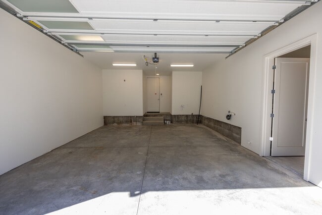 Building Photo - RIVERSIDE TOWNHOMES - BRAND NEW!