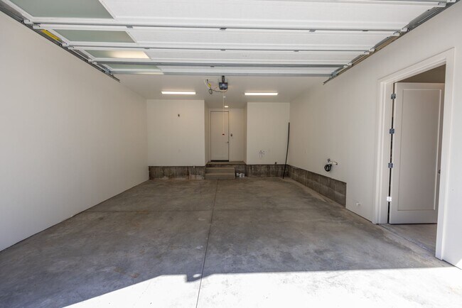 Foto del edificio - RIVERSIDE TOWNHOMES - BRAND NEW!