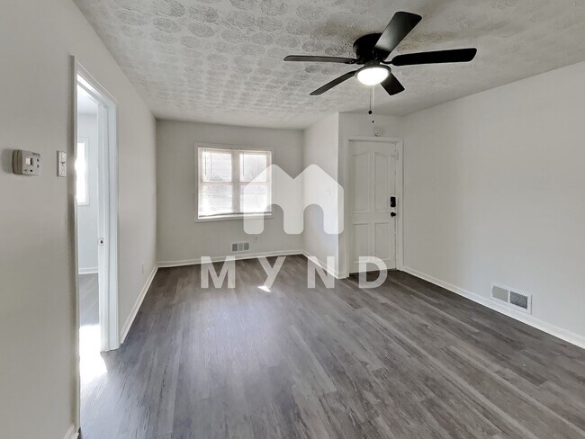 Building Photo - 1429 Vesta Ave Unit B