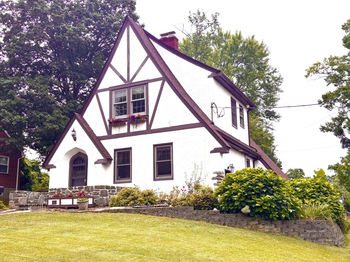 Primary Photo - 6003 Cambridge Ave