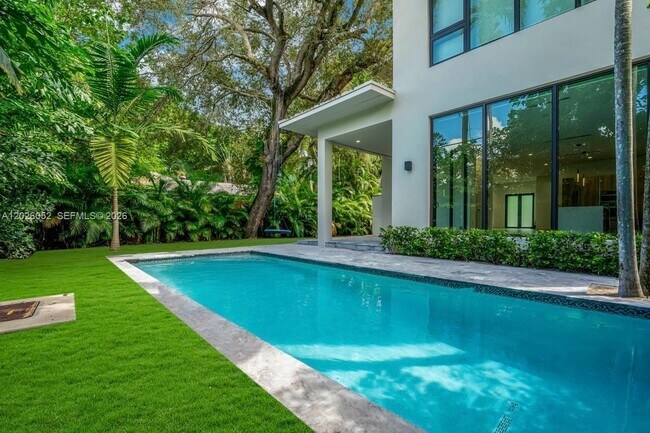 Foto del edificio - 3741 Kumquat Ave