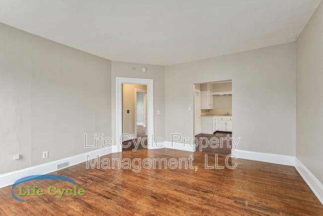 Building Photo - 156 Lafayette Ave NE