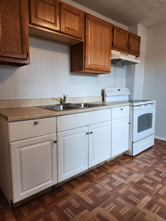 Kitchen - 396 Norton St