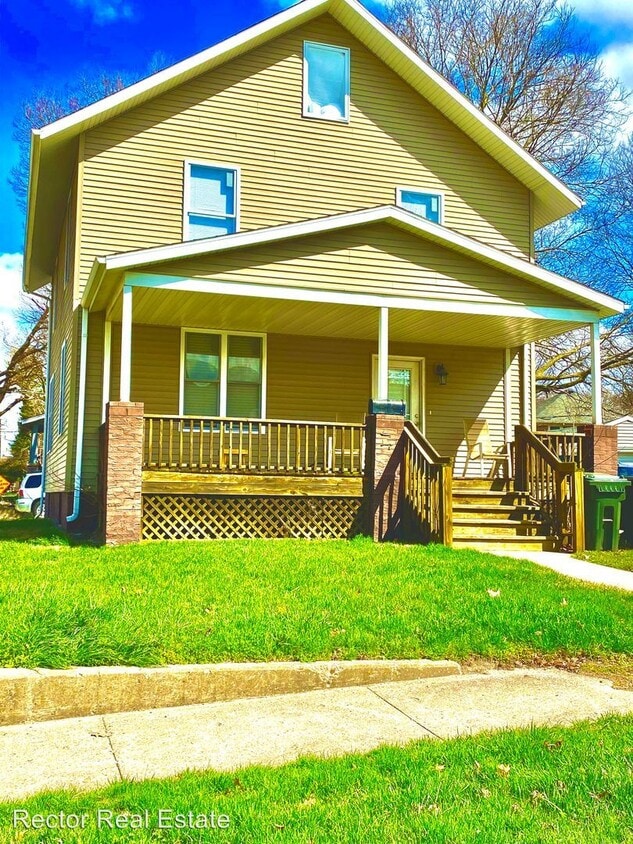 Primary Photo - 814 Stoughton St