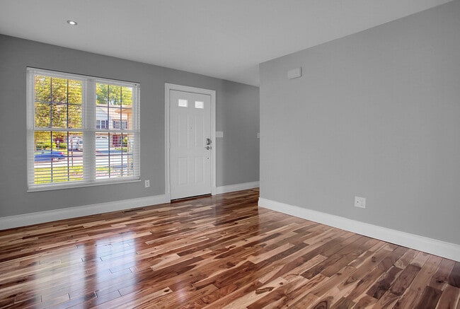 Building Photo - 9 Lenox Ct