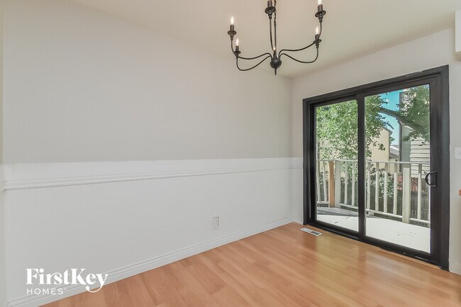 Foto del edificio - 2273 Farnsworth Dr