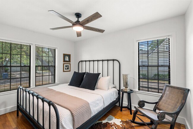 Building Photo - 306 Naples St