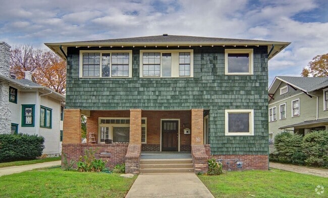 Building Photo - 2216 6th Ave