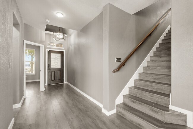 Building Photo - 12102 Sempione Dr