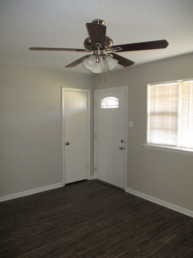 Building Photo - 6911 Knollwood Rd, Little Rock, AR, USA